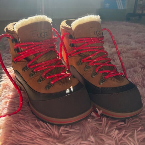 UGG vibram boots dry tech (Size 6) - Picture 2 of 7